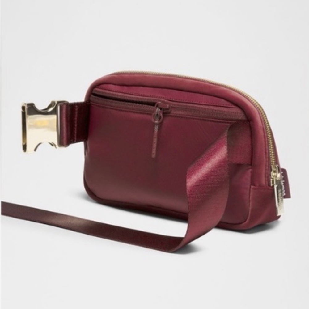 Lululemon Wear Everywhere Belt Bag Wine And Gold Velour 1 Liter -NWOT - Picture 2 of 4